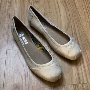 Bobs by Skechers light Tan/Gold Ballet Flats size 8 EUC